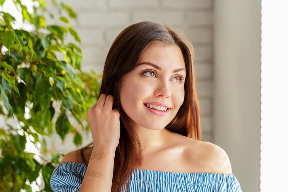 Woman with clear healthy skin after acne scar treatment